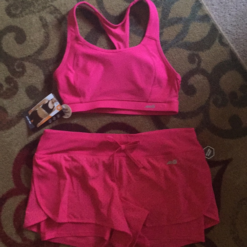 Avis workout outfit